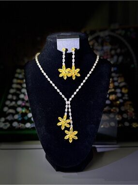 Elegant Gold Floral Crystal Necklace & Earring Set